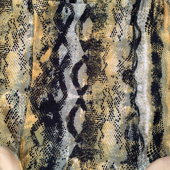 NWOT Shape FX snake print one piece swimsuit. 14 - Picture 7 of 10